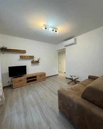 La Foce Apartment *